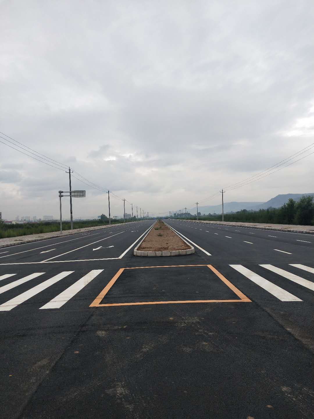 平凉市建设工程服务中心对平凉工业园区北大路道路工程进行竣工验收(图2) 平凉市建设工程服务中心对平凉工业园区北大路道路工程进行竣工验收(图2)